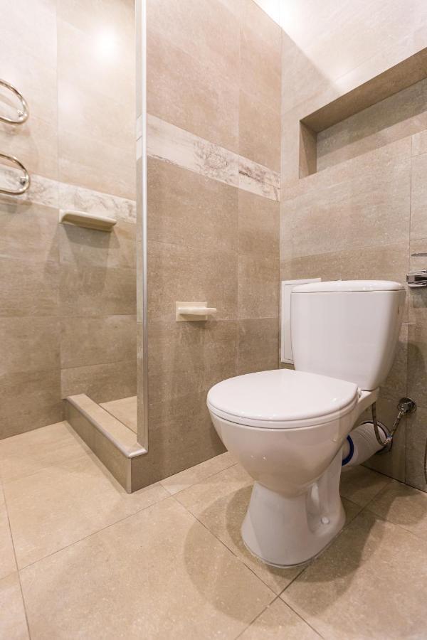 2 Kn. Romana Apartment Lviv Exteriör bild