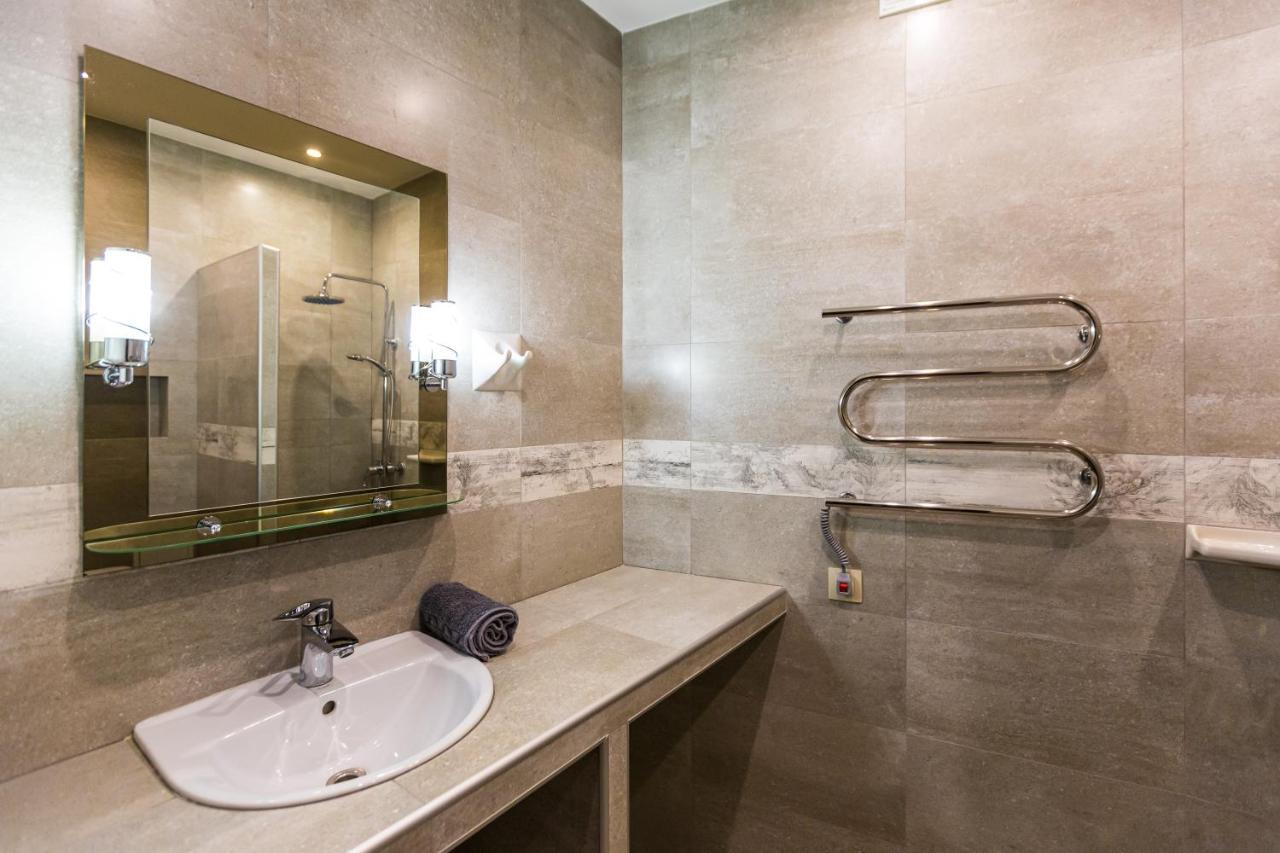 2 Kn. Romana Apartment Lviv Exteriör bild